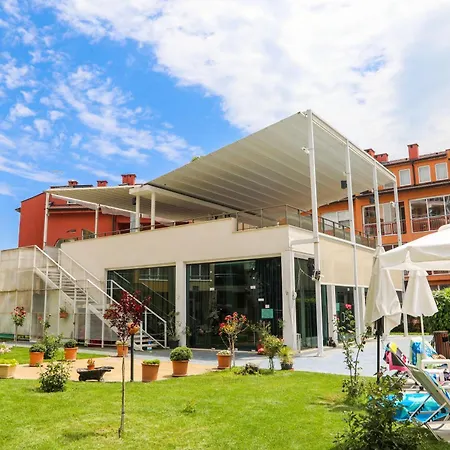Διαμέρισμα Luxury First Line With Pool And Sea View In Complex Oazis