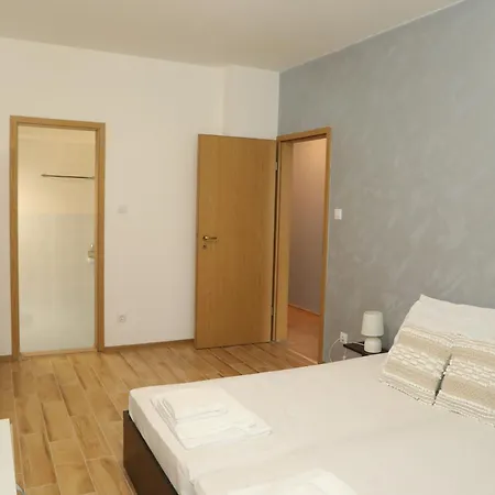 Apartment Luxury First Line With Pool And Sea View In Complex Oazis