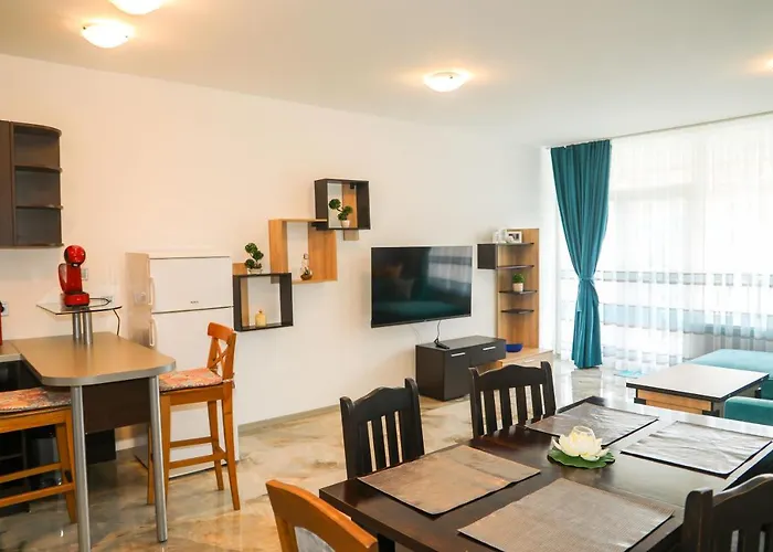 Luxury First Line With Pool And Sea View In Complex Oazis דירה רבדה