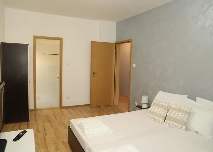 דירה Luxury First Line With Pool And Sea View In Complex Oazis